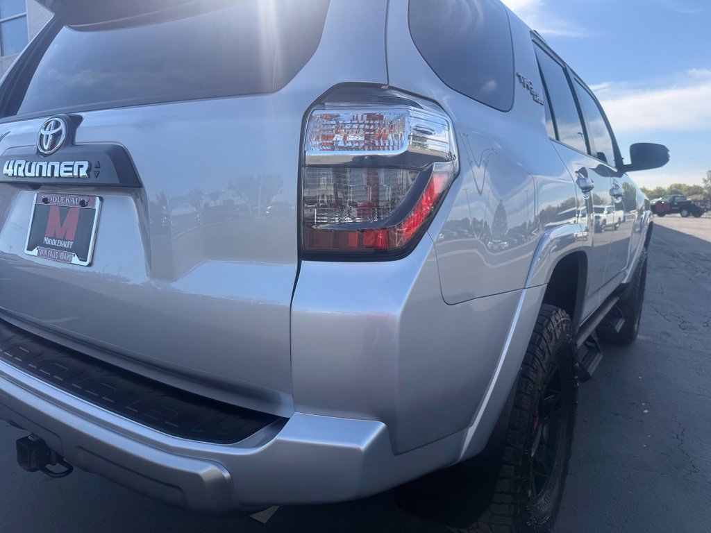 Used 2021 Toyota 4Runner TRD Off-Road Premium w/ Moonroof Package AWD/4WD image 14
