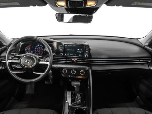 Used 2021 Hyundai Elantra SE w/ Cargo Package image 12