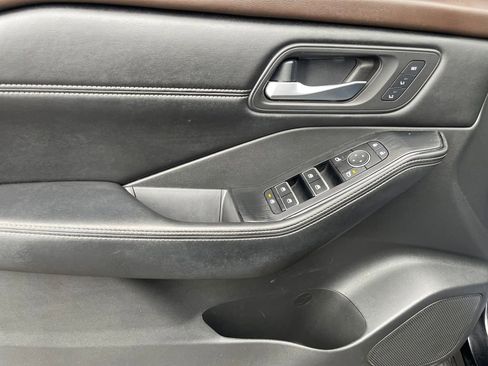 Used 2022 Nissan Rogue SL image 12