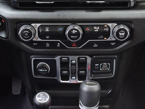 Used 2025 Jeep Gladiator Sport AWD/4WD image 30