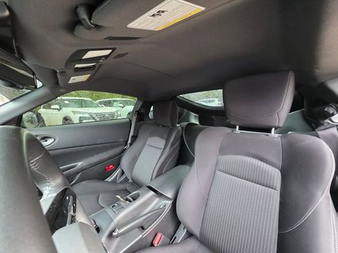 Used 2025 Nissan Z Sport w/ Floor Mat Package image 12