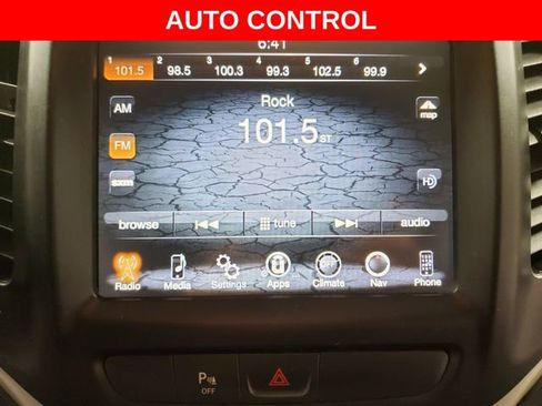 Used 2018 Jeep Cherokee Trailhawk image 19