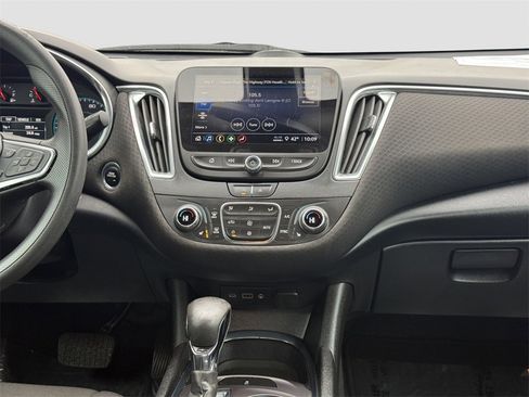 Used 2021 Chevrolet Malibu LT image 20