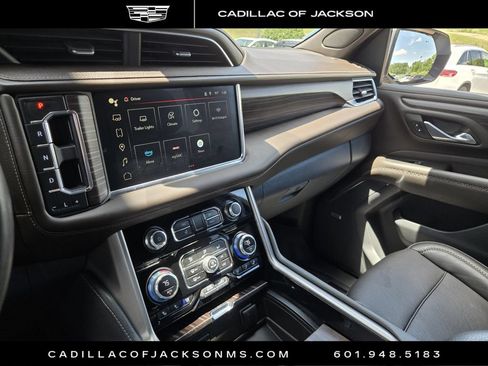 Used 2023 GMC Yukon XL Denali AWD/4WD image 18