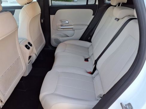 Used 2025 Mercedes-Benz GLA 250 4MATIC image 18