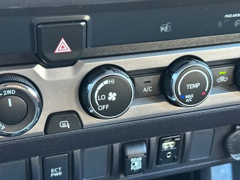 Used 2019 Toyota Tacoma SR5 image 28