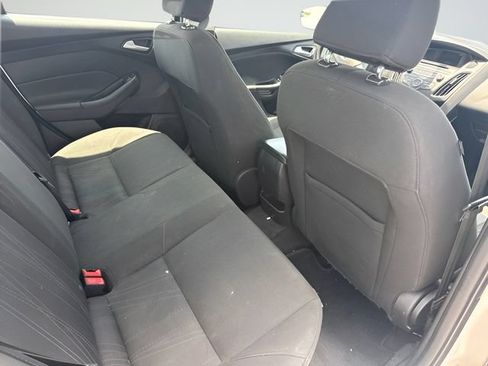Used 2017 Ford Focus SE FWD image 8