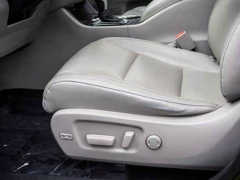 Used 2016 Toyota Highlander XLE image 11