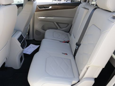 Certified 2026 Volkswagen Atlas SE FWD image 19