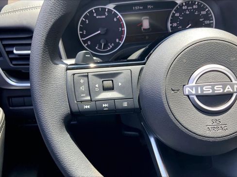 Used 2023 Nissan Rogue SV FWD image 24