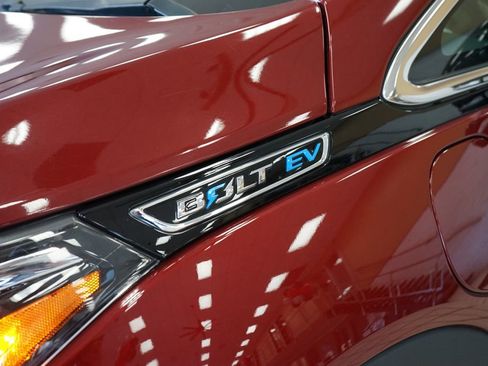 Used 2018 Chevrolet Bolt Premier w/ Driver Confidence II Package FWD image 23