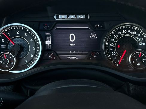 Used 2025 RAM 1500 Laramie image 24