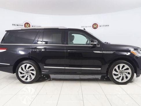 Used 2024 Lincoln Navigator Reserve AWD/4WD image 2