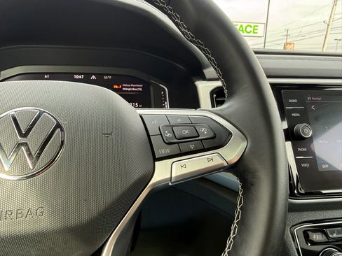 Used 2022 Volkswagen Atlas Cross Sport SE image 32