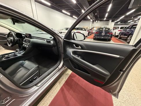 Used 2023 Genesis G70 2.0T image 33