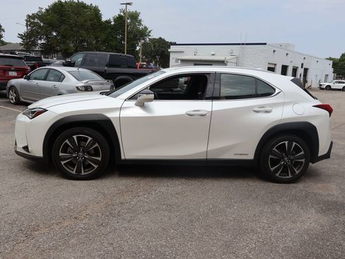 Used 2019 Lexus UX 250h w/ Premium Package AWD/4WD image 4
