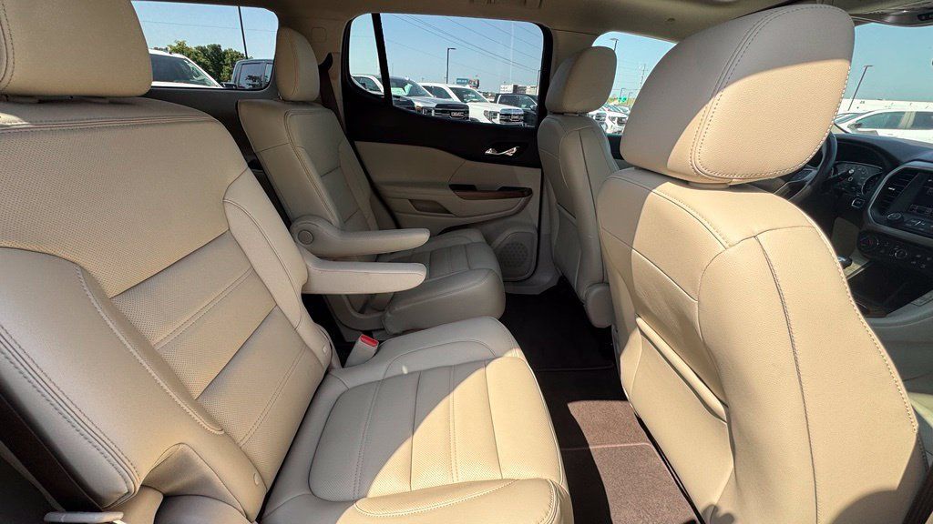 Used 2019 GMC Acadia Denali w/ Technology Package FWD image 11