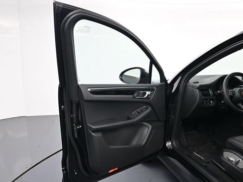 Certified 2026 Porsche Macan AWD/4WD image 16
