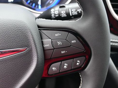 New 2026 Chrysler Pacifica Select image 10