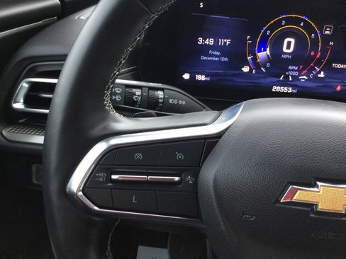 Used 2024 Chevrolet Traverse LT w/ Trailering Package image 16