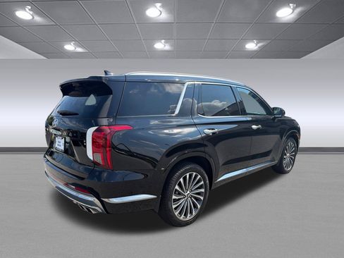 Certified 2025 Hyundai Palisade Calligraphy FWD image 5