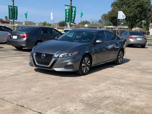 Used 2022 Nissan Altima 2.5 SV w/ SV Premium Package FWD image 4