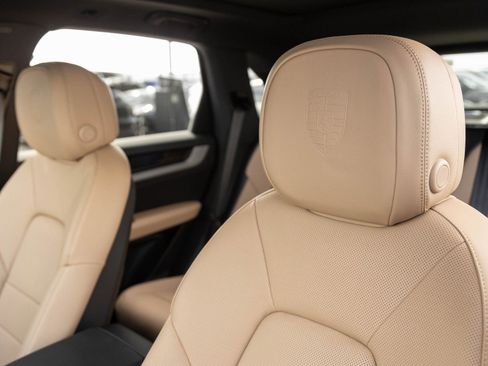 Certified 2026 Porsche Cayenne image 24