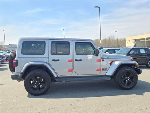Used 2018 Jeep Wrangler Unlimited Sport image 2