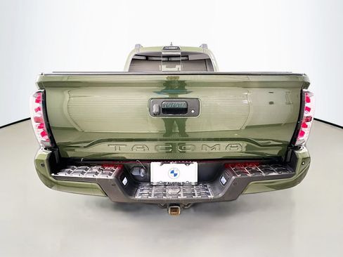 Used 2021 Toyota Tacoma TRD Sport w/ Technology Package AWD/4WD image 6