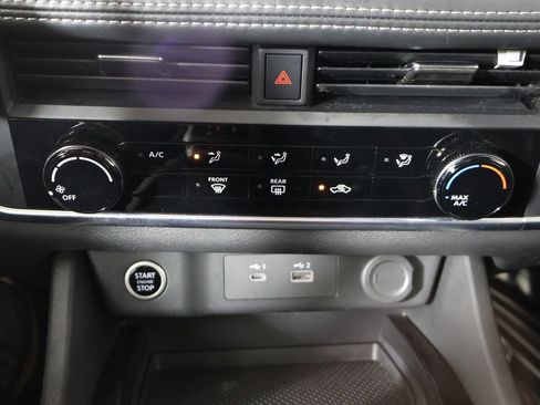 Used 2023 Nissan Rogue S image 40