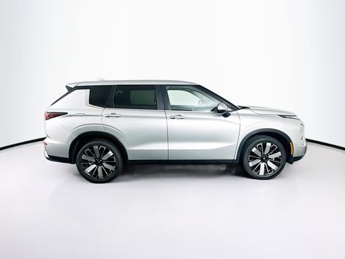 Used 2025 Mitsubishi Outlander SE FWD image 10