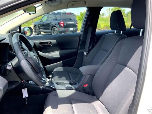 Used 2024 Toyota Corolla LE FWD image 9