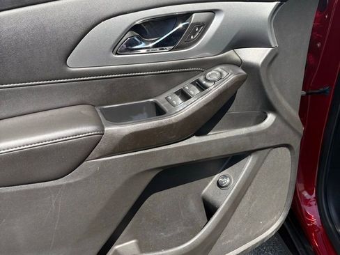 Used 2022 Chevrolet Traverse LT image 10