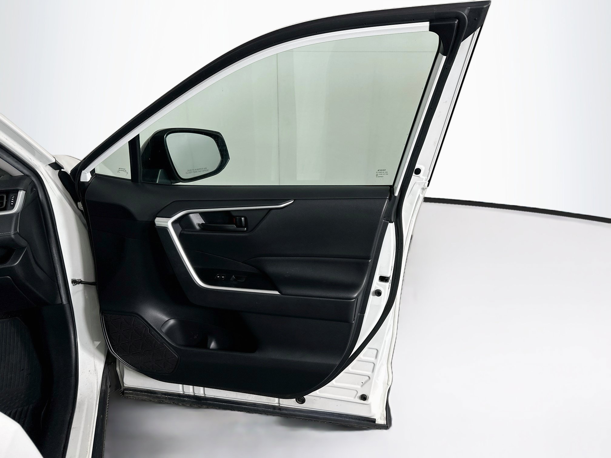 Used 2021 Toyota RAV4 LE FWD image 30