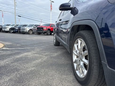 Used 2015 Jeep Cherokee Limited w/ Luxury Group image 18