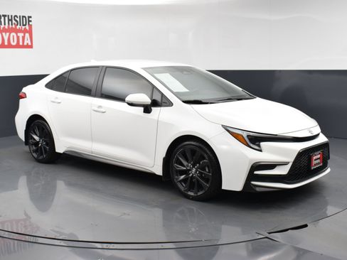 Used 2023 Toyota Corolla SE w/ Carpet Mat Package (TMS) FWD image 6