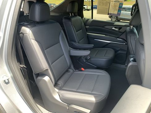 Used 2025 Chevrolet Traverse LT FWD image 43