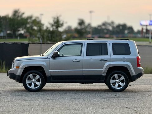 Used 2017 Jeep Patriot Latitude AWD/4WD image 8