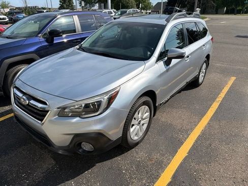 Used 2018 Subaru Outback 2.5i Premium AWD/4WD image 3
