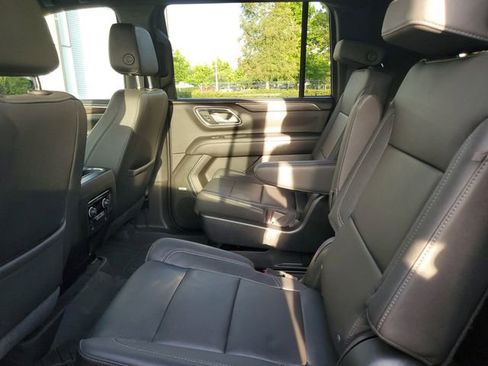 Used 2022 Chevrolet Suburban Z71 w/ Luxury Package AWD/4WD image 9