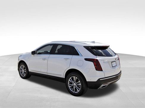 Used 2022 Cadillac XT5 Premium Luxury w/ Technology Package FWD image 3