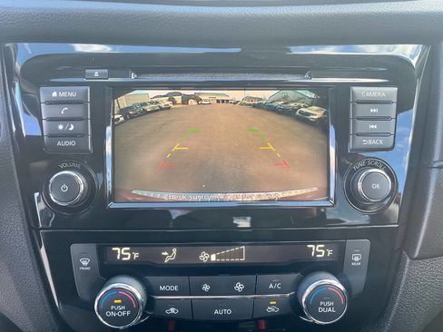 Used 2020 Nissan Rogue SV image 17