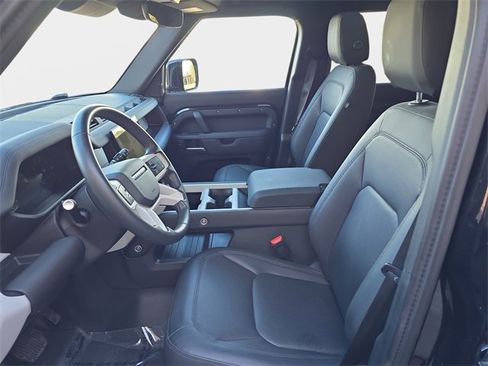 Used 2025 Land Rover Defender 110 S image 17
