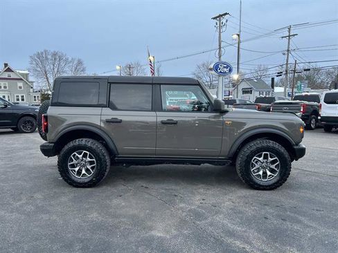 Used 2025 Ford Bronco Badlands image 4