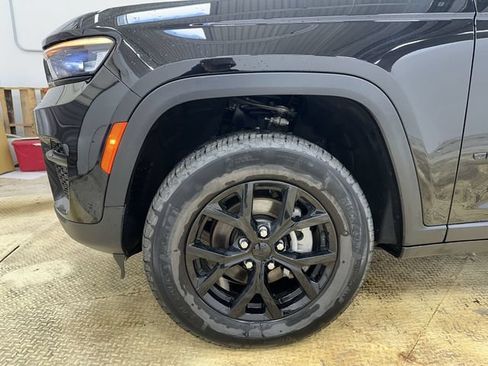 Used 2024 Jeep Grand Cherokee Altitude AWD/4WD image 19