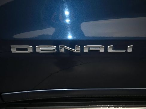 Used 2020 GMC Sierra 1500 Denali w/ Denali Ultimate Package AWD/4WD image 32