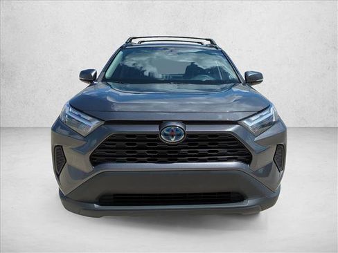 Used 2022 Toyota RAV4 XLE AWD/4WD image 2