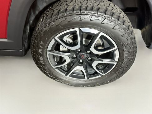 Used 2025 Jeep Compass Trailhawk AWD/4WD image 11