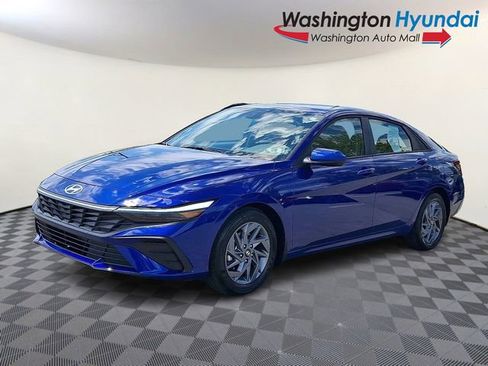 Used 2024 Hyundai Elantra SEL FWD image 3