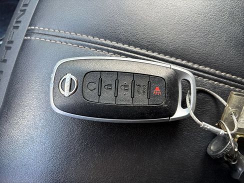 Used 2025 Nissan Pathfinder SV AWD/4WD image 21